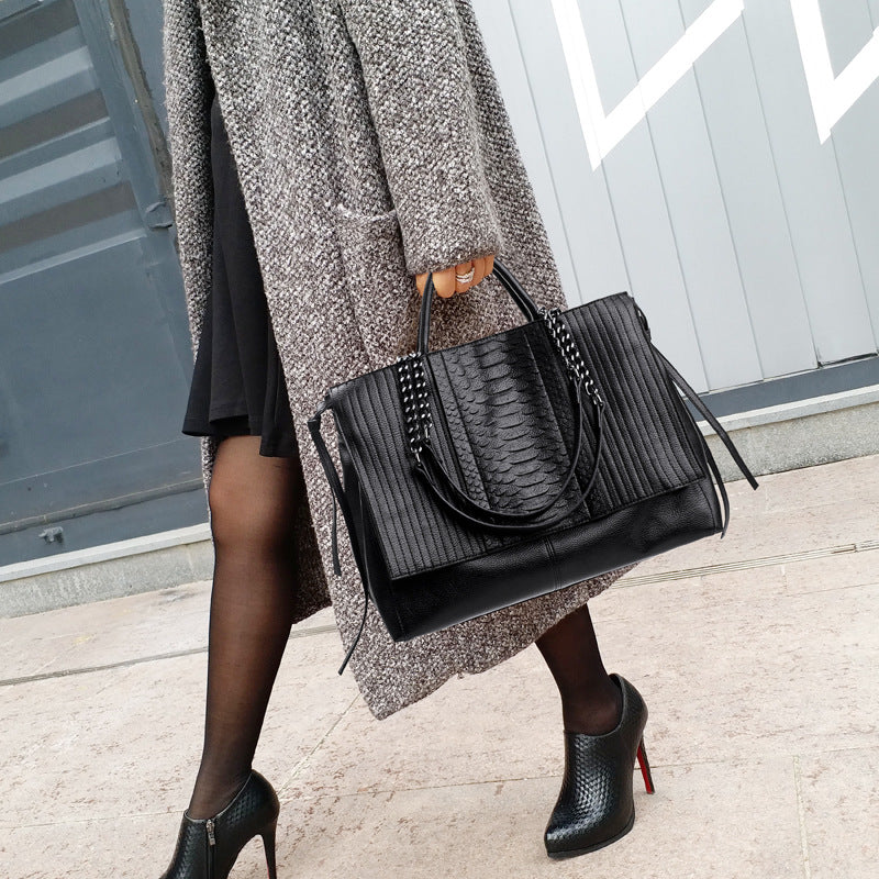 Casual Black Handbag - Purse-sway-ion.com