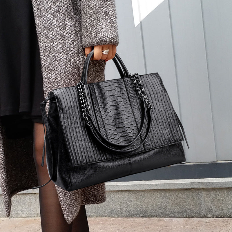 Casual Black Handbag - Purse-sway-ion.com