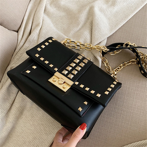 Chain stud shoulder bag - Purse-sway-ion.com