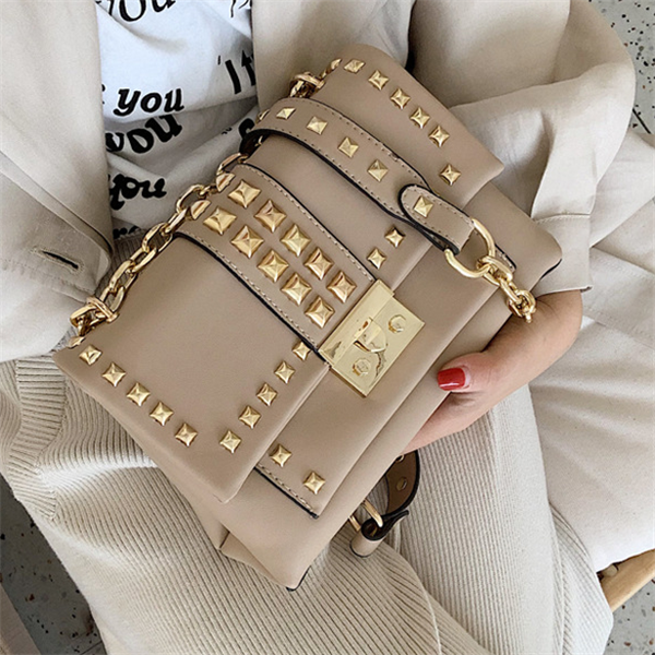 Chain stud shoulder bag - Purse-sway-ion.com