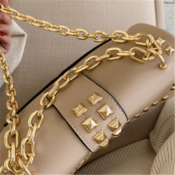 Chain stud shoulder bag - Purse-sway-ion.com