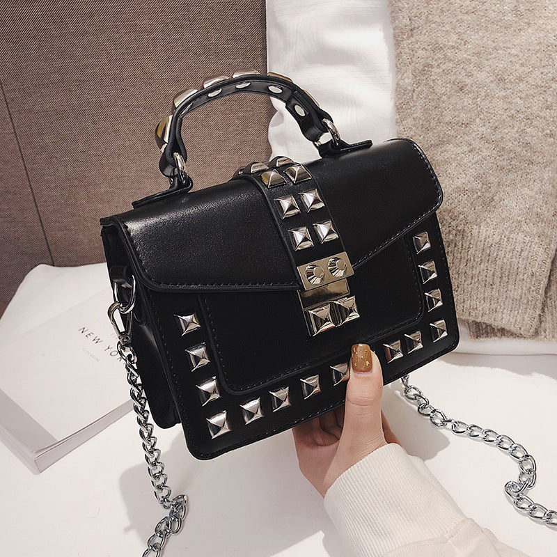 Chain stud shoulder bag - Purse-sway-ion.com