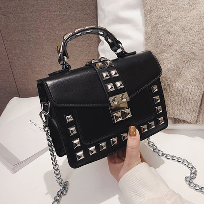 Chain stud shoulder bag - Purse-sway-ion.com