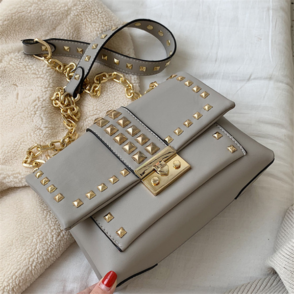 Chain stud shoulder bag - Purse-sway-ion.com